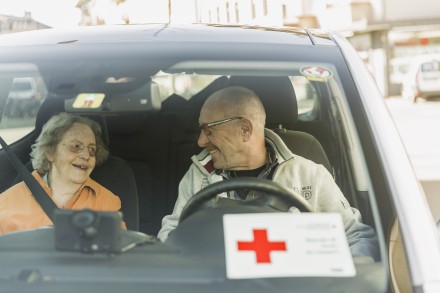 Über 950 Freiwillige engagieren sich beim Aargauer Roten Kreuz; davon 550 Freiwillige im Rotkreuz-Fahrdienst. 